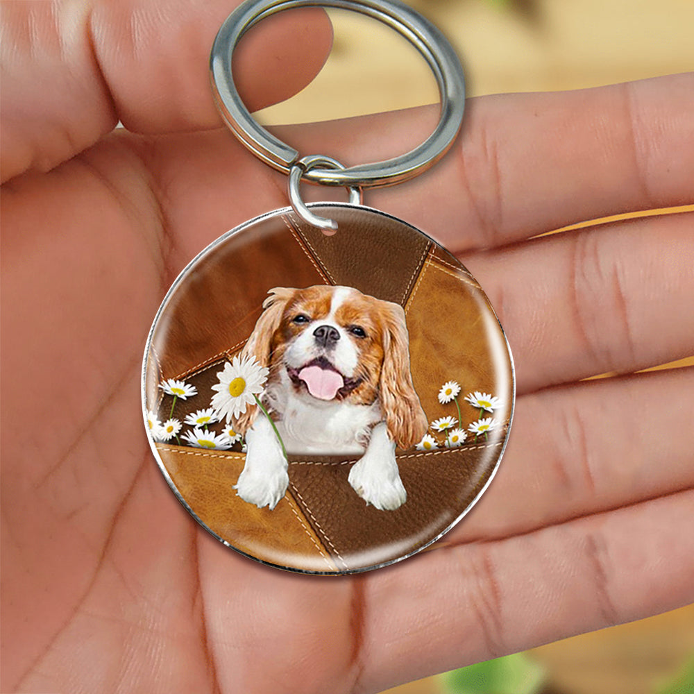 Cavalier King Charles Spaniel 03 Holding Daisy Round Resin Epoxy Metal OKBANDS
